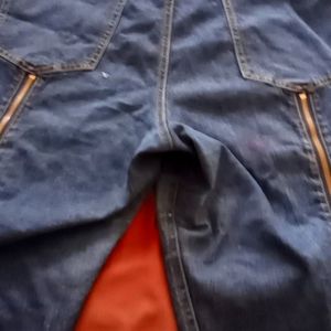 W  20 W  jeans Zippered back.